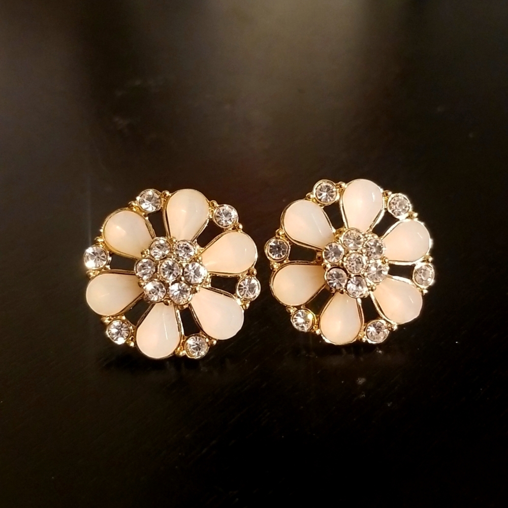 Flower Stone Earings Large Studs